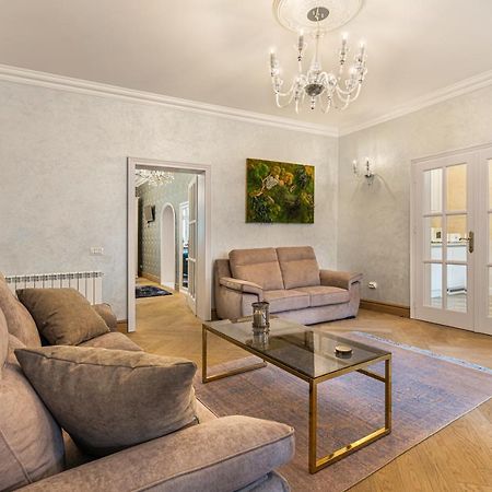 Krone Apartment Brasov Luaran gambar