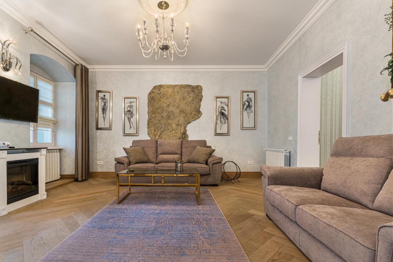 Krone Apartment Brasov Luaran gambar