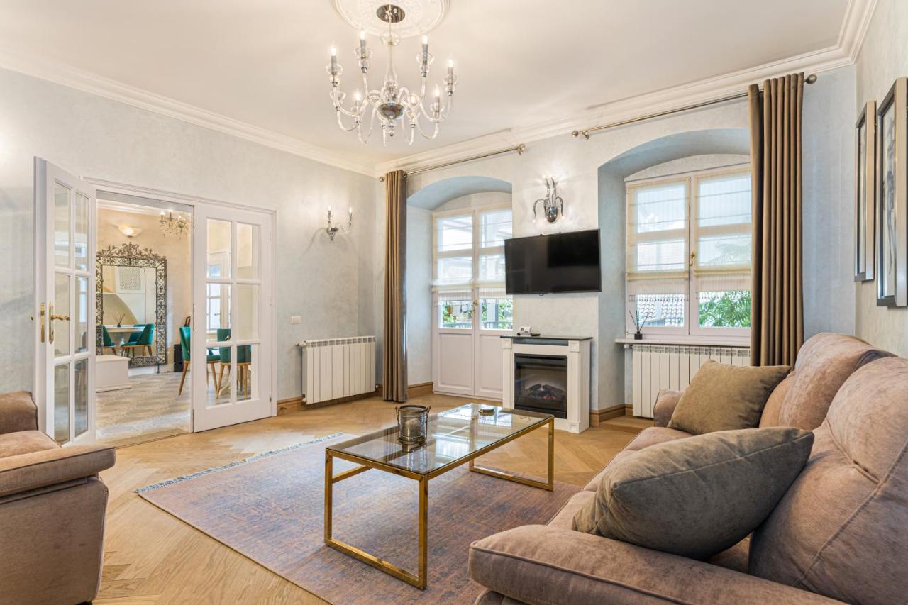 Krone Apartment Brasov Luaran gambar