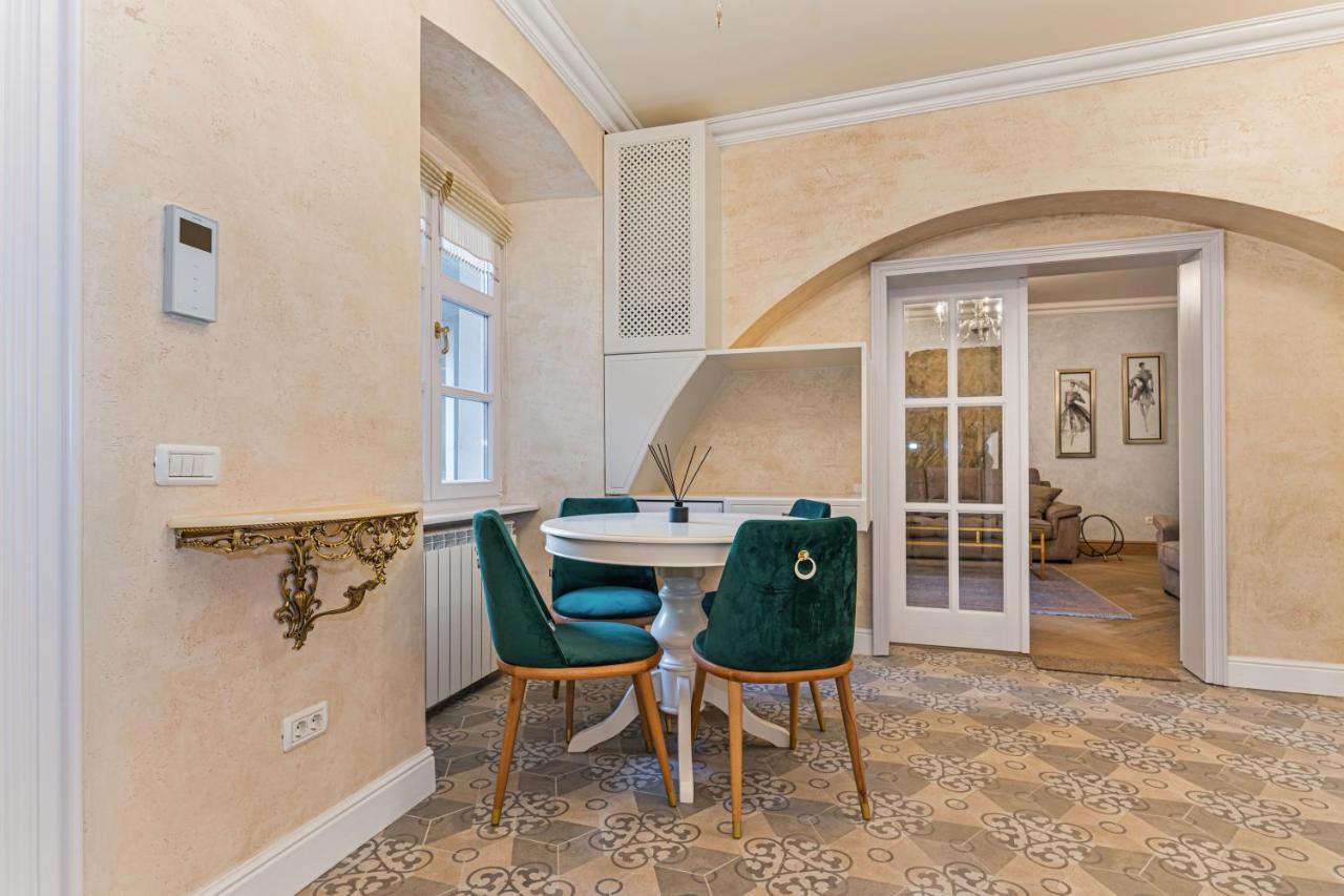 Krone Apartment Brasov Luaran gambar