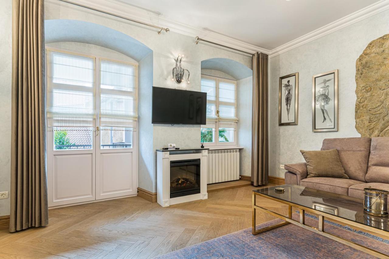 Krone Apartment Brasov Luaran gambar